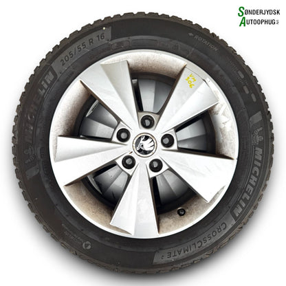 Skoda Octavia Fælge M/Vinter Dæk   Med OEM Nr. 5E0601025C Fra Skoda Ophugger