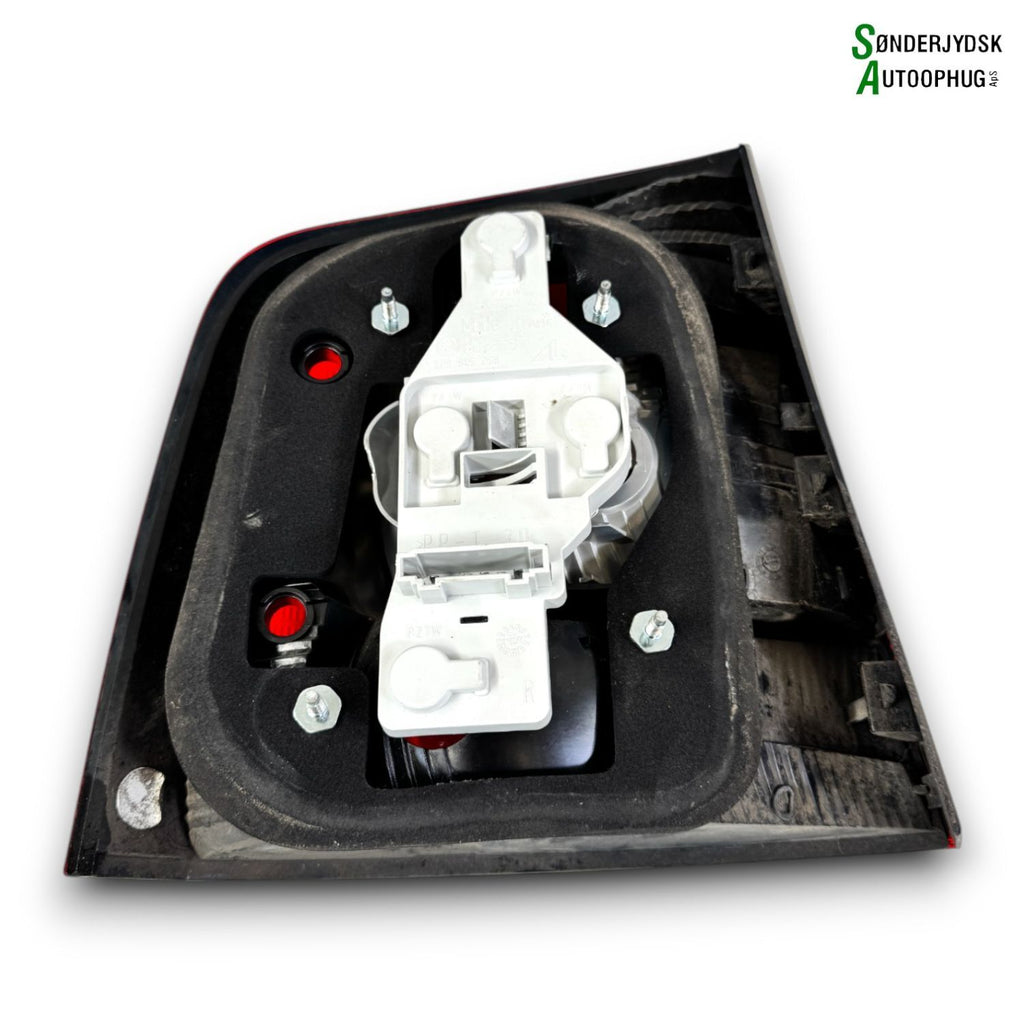 Skoda Octavia Baglygte Med OEM Nr. 129945096A Fra Skoda Ophugger