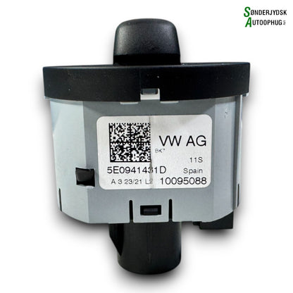 Skoda Fabia Kontakt Lys Med OEM Nr. 5E0941431DWHI Fra Skoda Ophugger