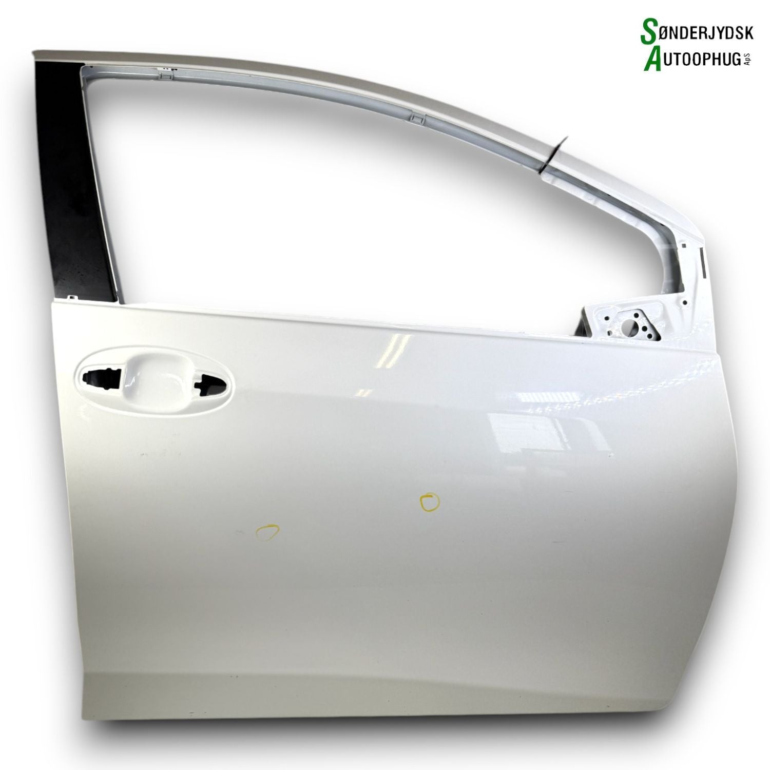 Toyota Yaris Fordør H Med OEM Nr. 670010D230 Fra Toyota Ophugger