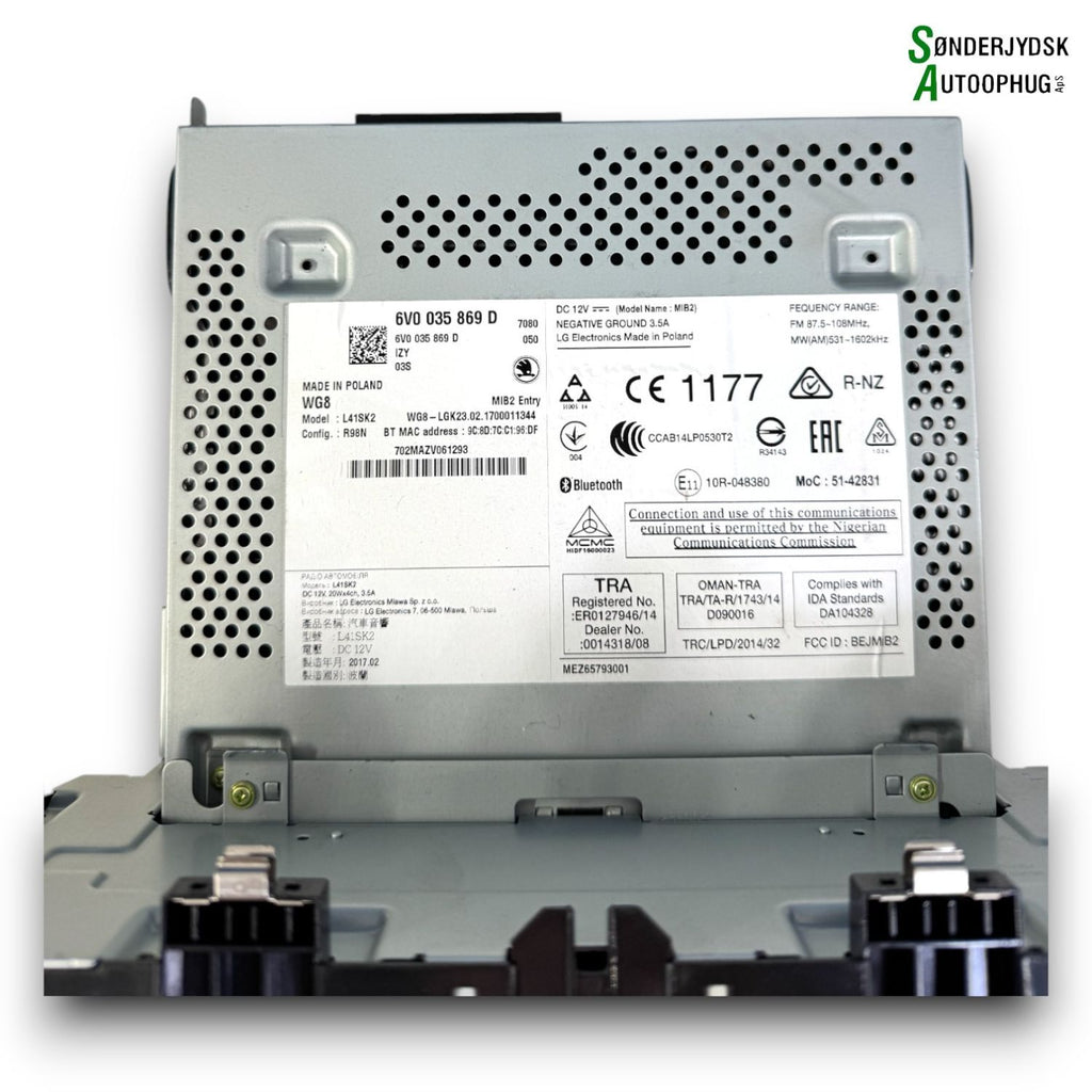 Skoda Fabia Radio, Multi Display Med OEM Nr. 6V0035869D Fra Skoda Ophugger