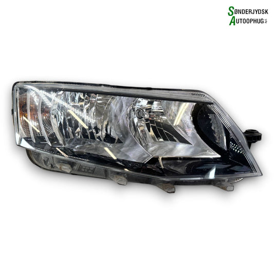 Skoda Octavia Forlygte Med OEM Nr. 5E1941016 Fra Skoda Ophugger
