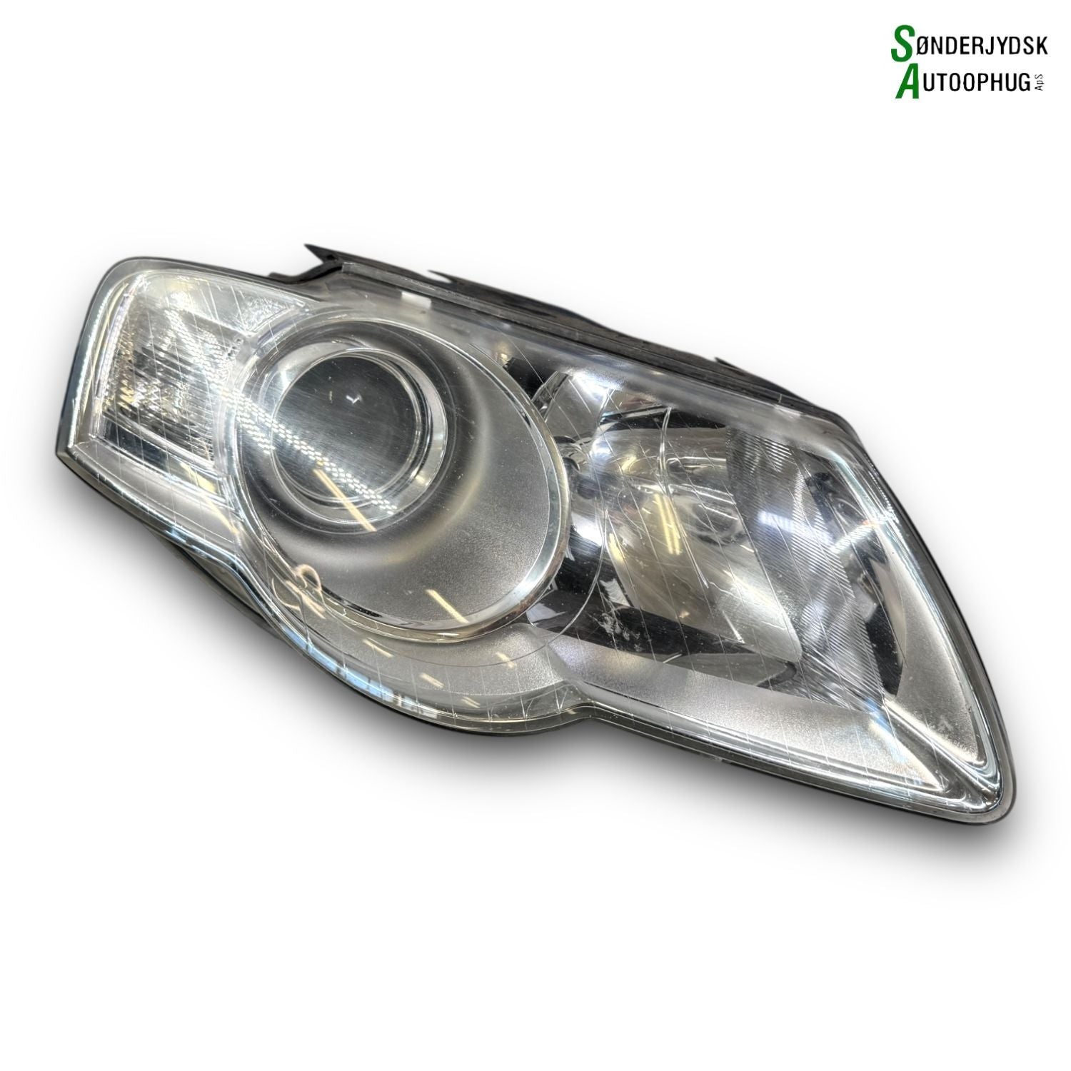 VW Passat 3C Forlygte Med OEM Nr. 3C0941006AA Fra VW Ophugger