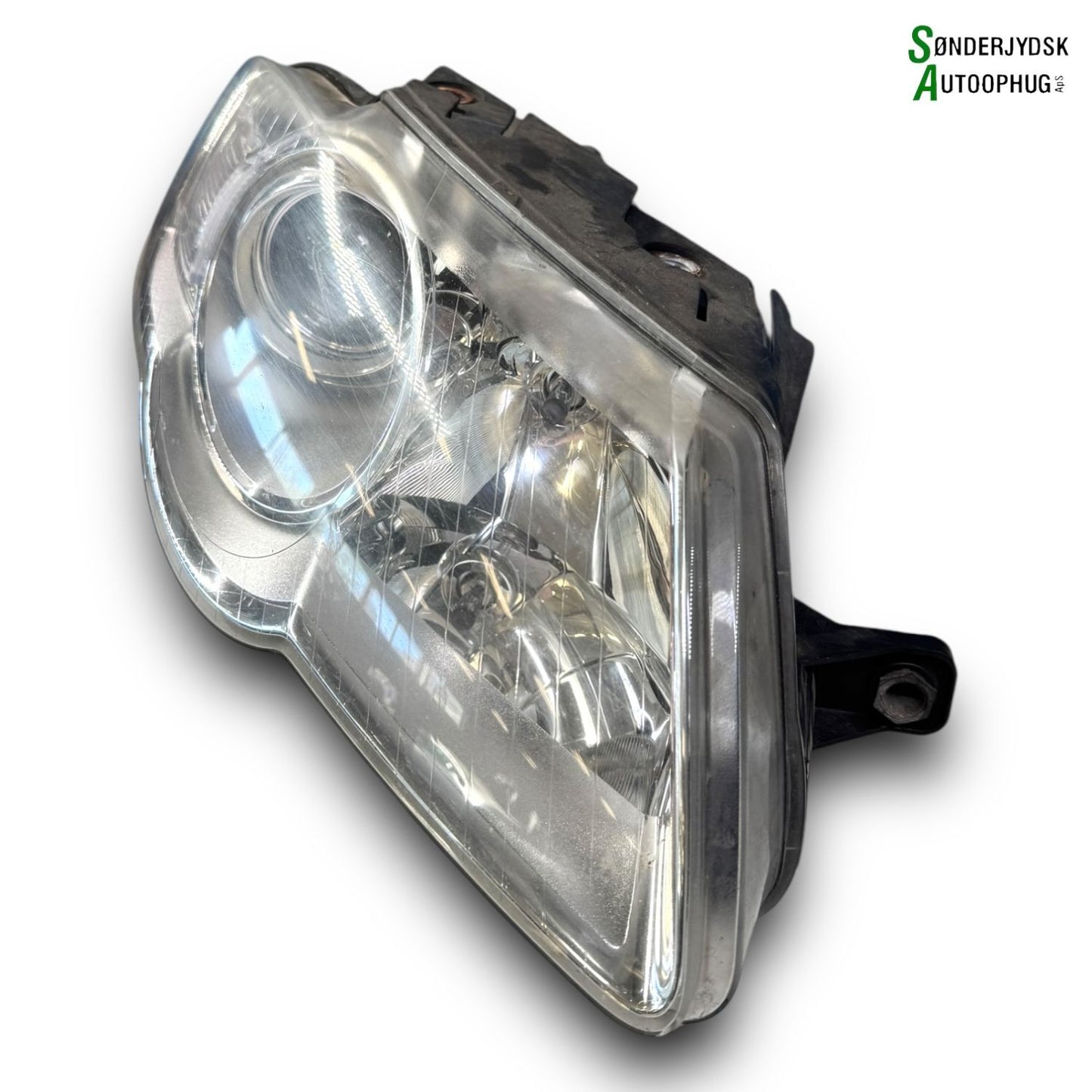 VW Passat 3C Forlygte Med OEM Nr. 3C0941006AA Fra VW Ophugger