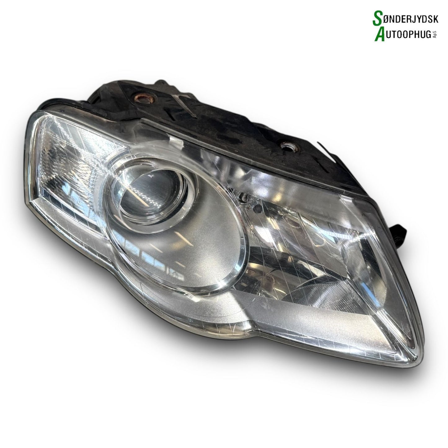 VW Passat 3C Forlygte Med OEM Nr. 3C0941006AA Fra VW Ophugger