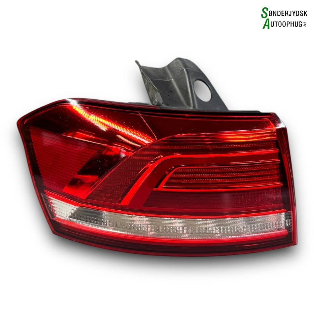 VW Passat 3G Baglygte Med OEM Nr. 3G9945095B Fra VW Ophugger