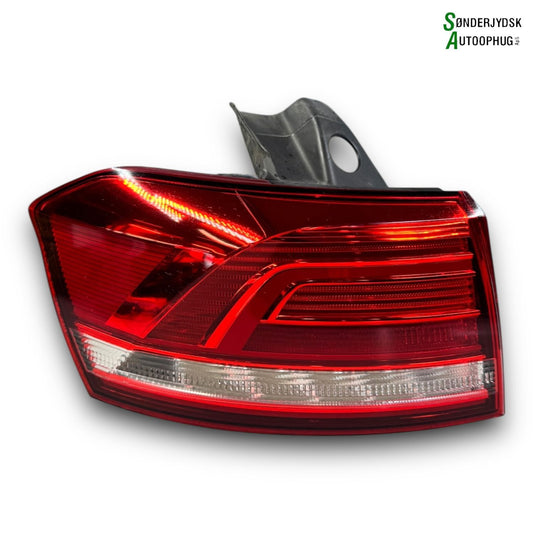 VW Passat 3G Baglygte Med OEM Nr. 3G9945095B Fra VW Ophugger