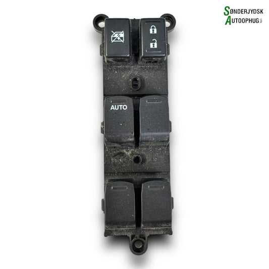 Suzuki Swift Kontakt Rudehejs Med OEM Nr. 3799068L81000 Fra Suzuki Ophugger