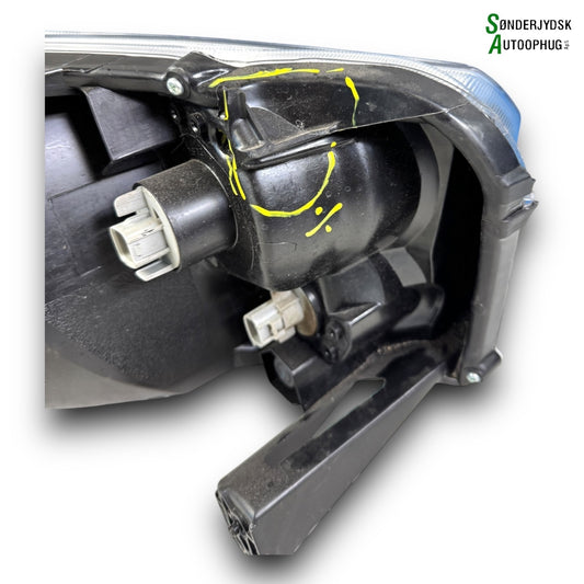 Suzuki Celerio Forlygte Med OEM Nr. 3532084MB0000 Fra Suzuki Ophugger