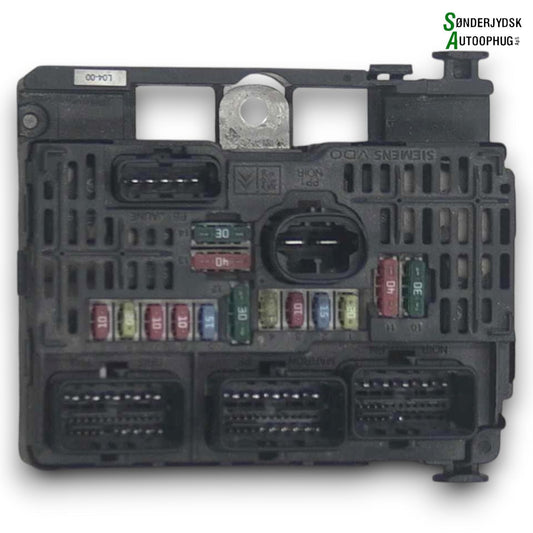 Peugeot 307 Sikringsboks Med OEM Nr. 9661682780 Fra Peugeot Ophugger