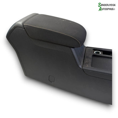 VW Golf 7 AU Armlæn Med OEM Nr. 5G1864263BE Fra VW Ophugger