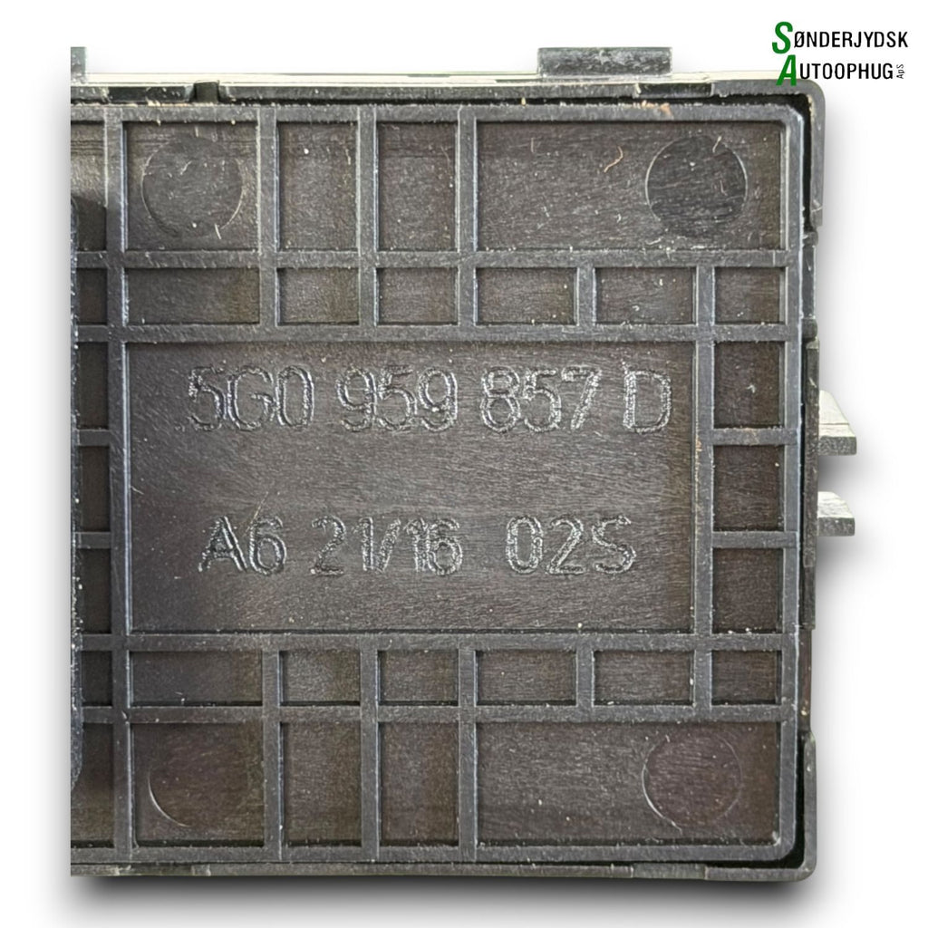 VW Golf 7 Au Kontakt Rudehejs Med OEM Nr. 5G0959857D Fra VW Ophugger