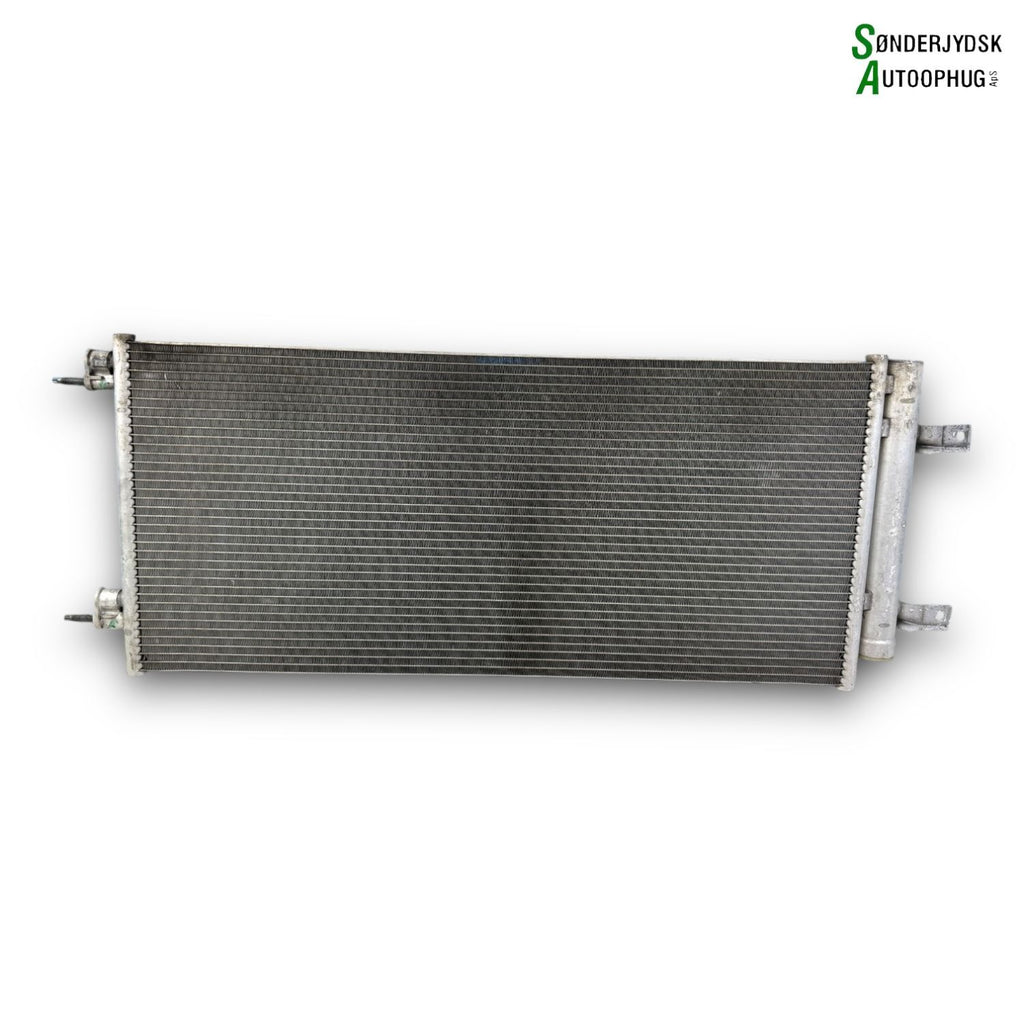 Opel Astra K Køler Aircond Med OEM Nr. 427460812 Fra Opel Ophugger