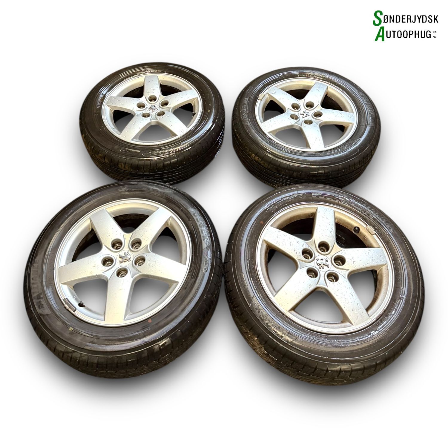 Peugeot 407 Fælge M/Sommerdæk Med OEM Nr. Ophugger Fra Peugeot Ophugger