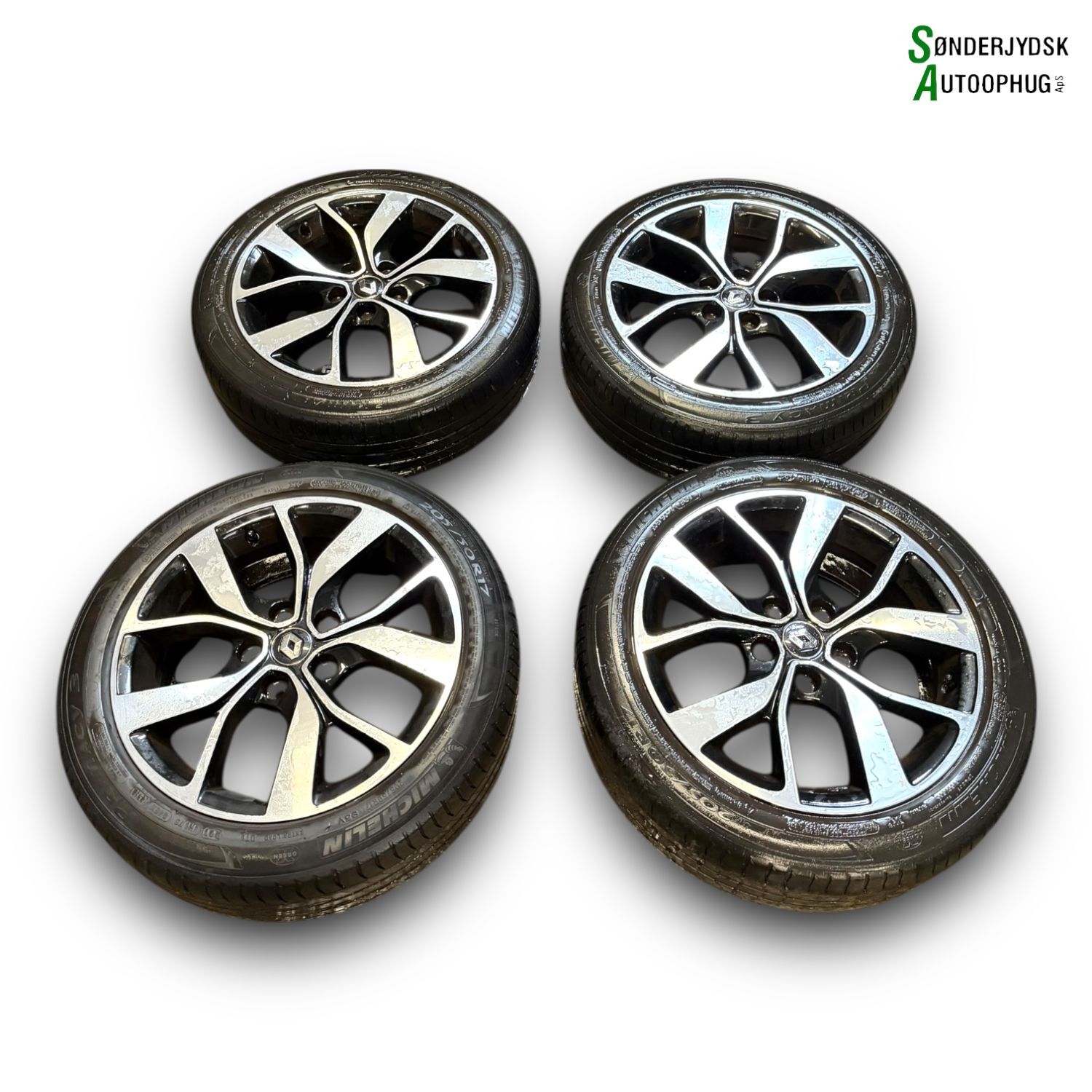 Renault Megane 4 Fælge M/Sommerdæk Med OEM Nr. 403003923R Fra Renault Ophugger