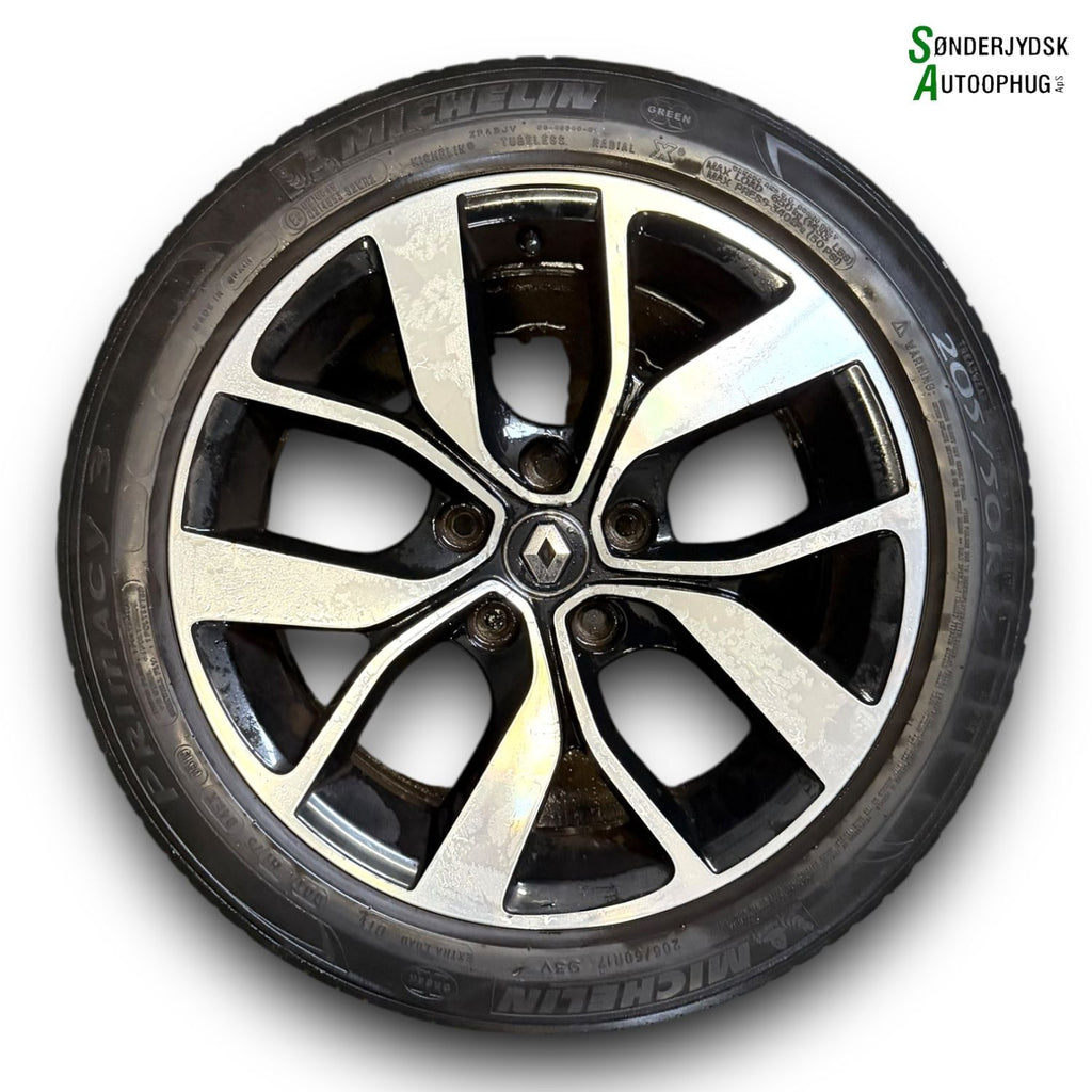 Renault Megane 4 Fælge M/Sommerdæk Med OEM Nr. 403004294R Fra Renault Ophugger