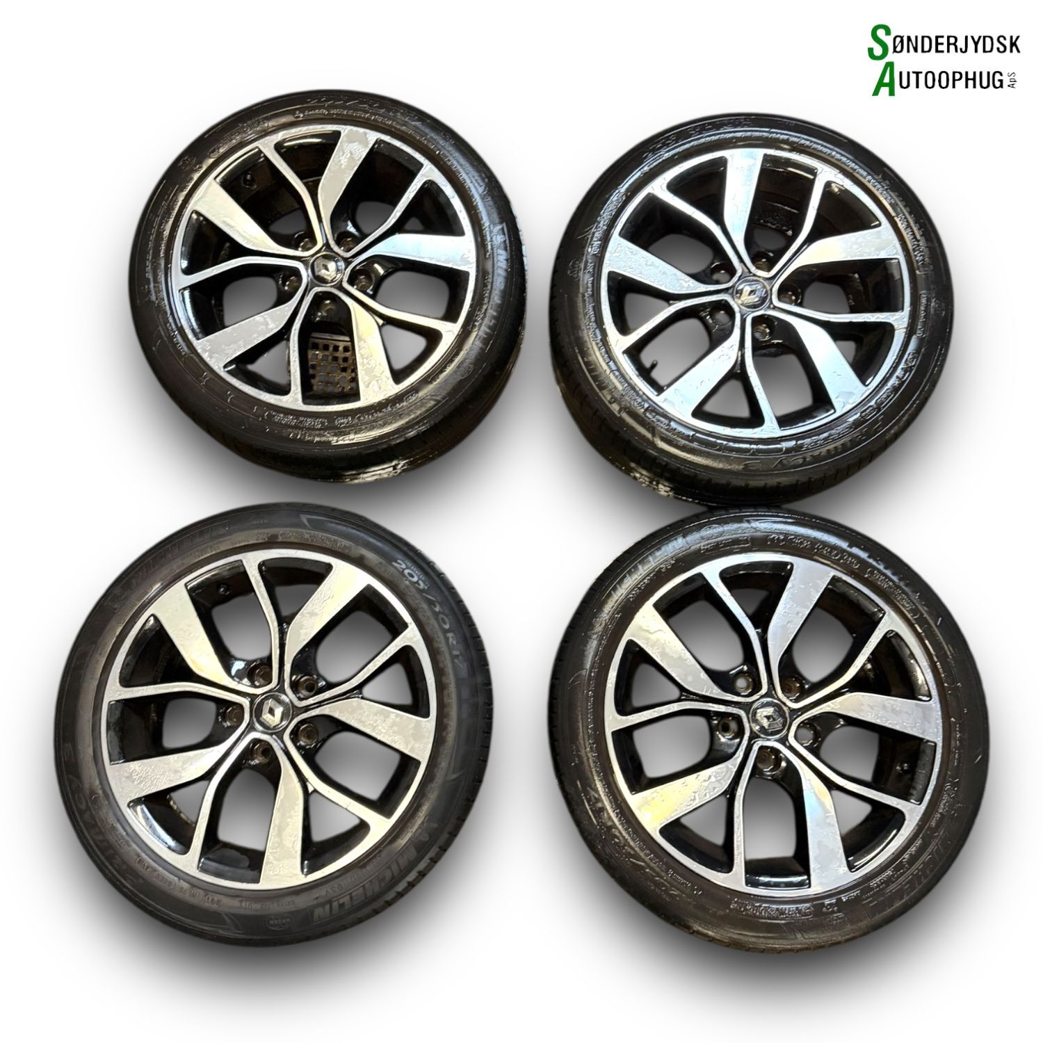 Renault Megane 4 Fælge M/Sommerdæk Med OEM Nr. 403004294R Fra Renault Ophugger