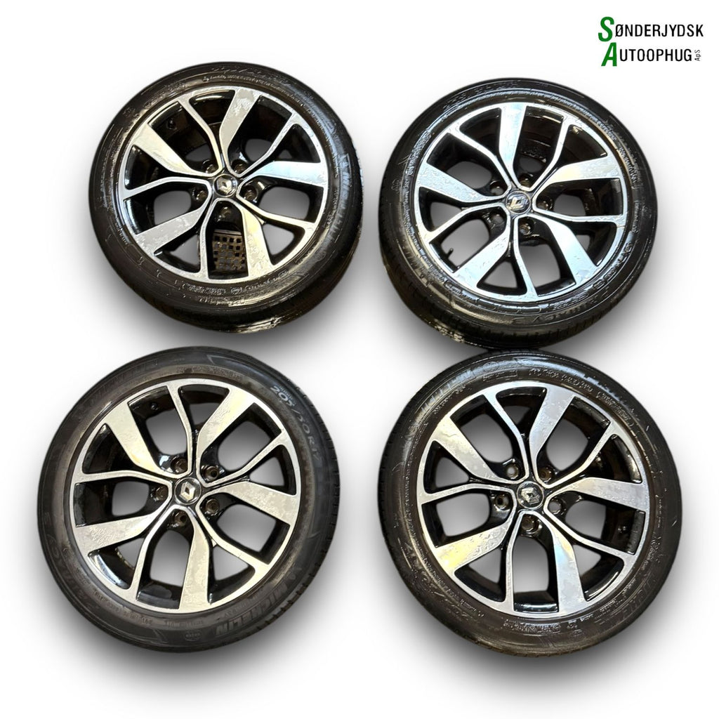 Renault Megane 4 Fælge M/Sommerdæk Med OEM Nr. 403003923R Fra Renault Ophugger