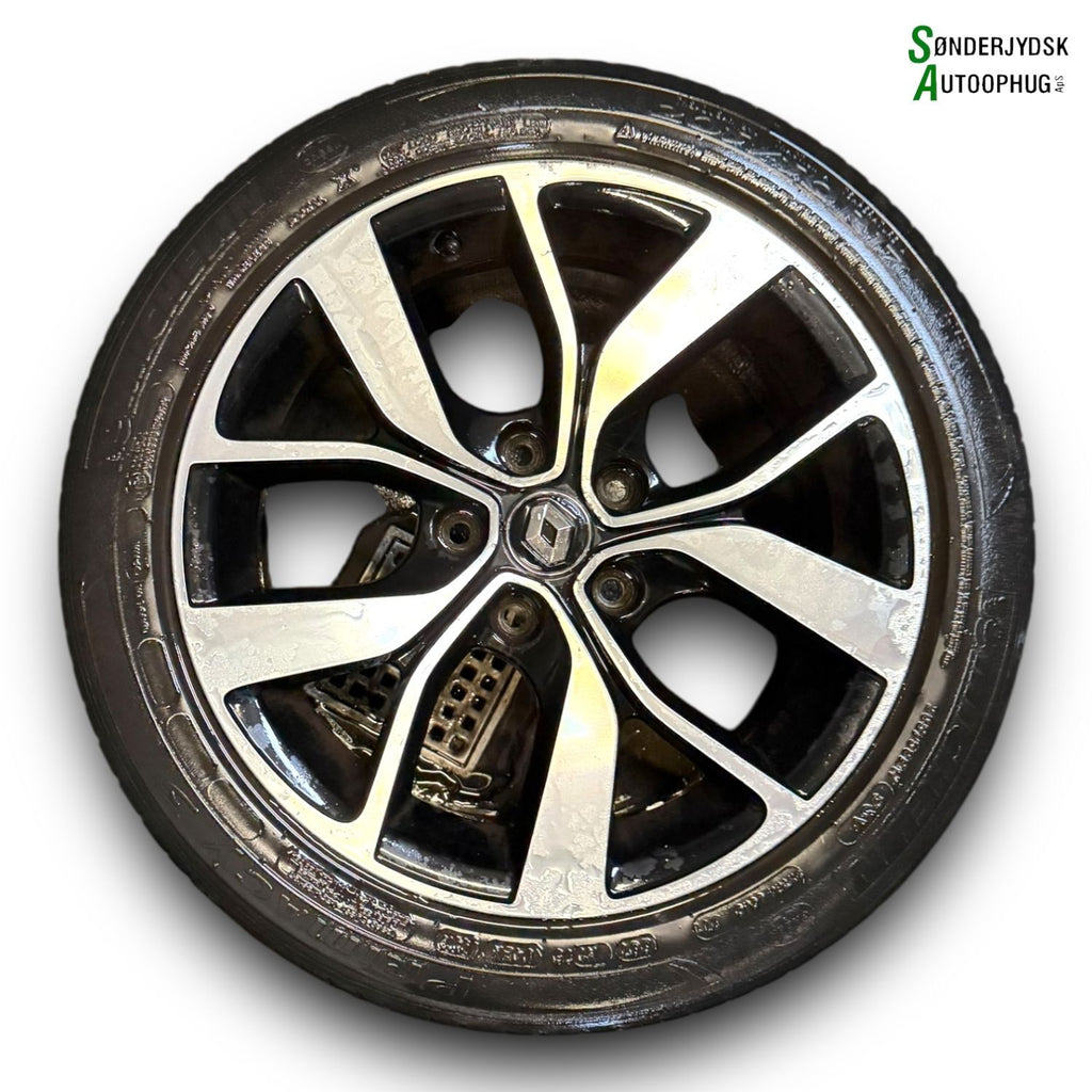 Renault Megane 4 Fælge M/Sommerdæk Med OEM Nr. 403004294R Fra Renault Ophugger