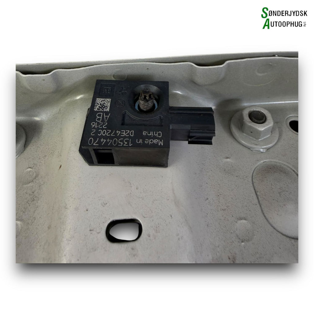 Opel Karl Låseplade Med OEM Nr. 42581643 Fra Opel Ophugger