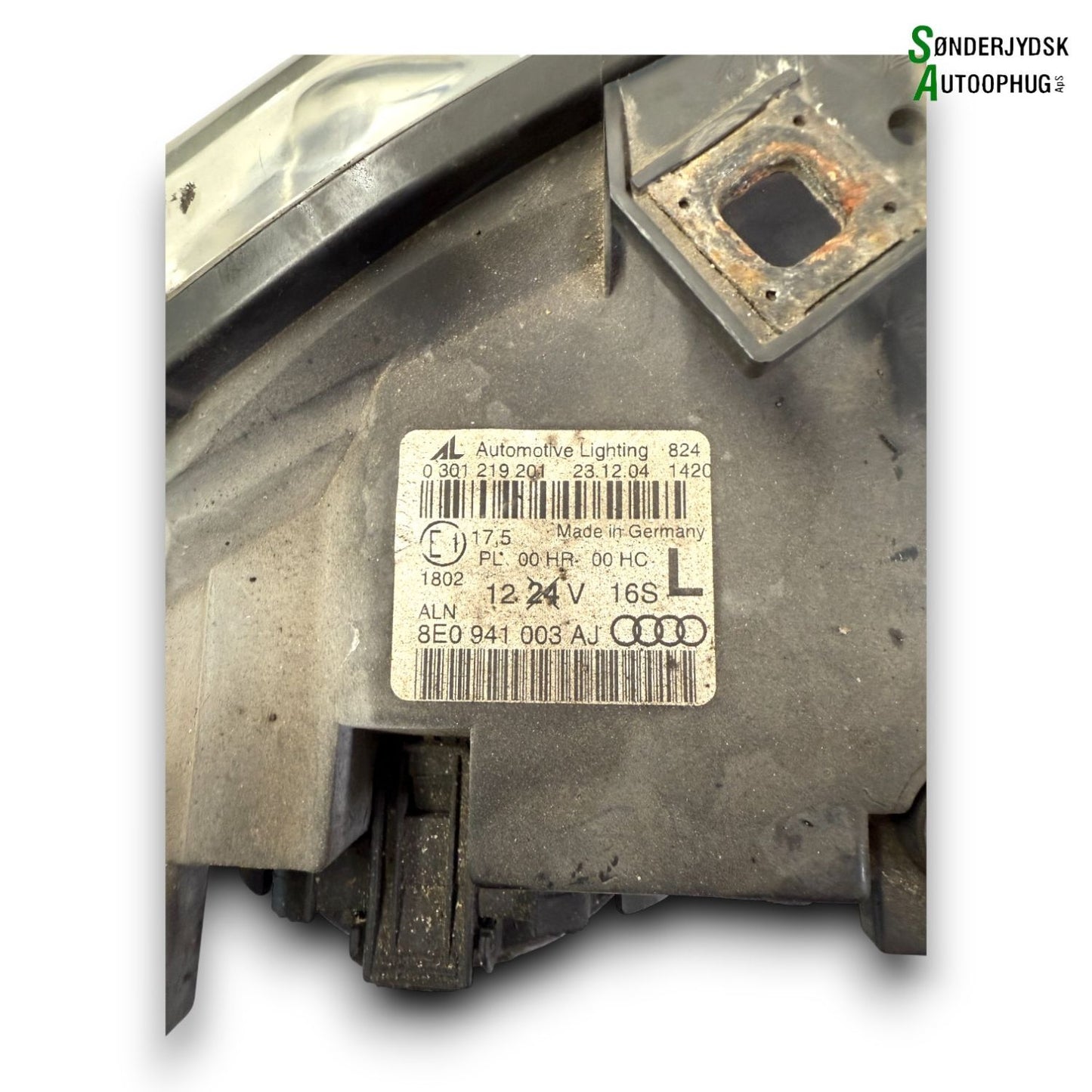 Audi A4 Forlygte Med OEM Nr. 8E0941003AJ Fra Audi Ophugger