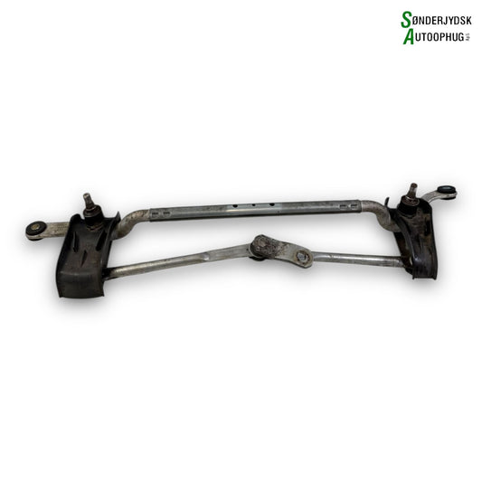 Mazda 3 BM Viskertræk Med OEM Nr. BHS267360 Fra Mazda Ophugger