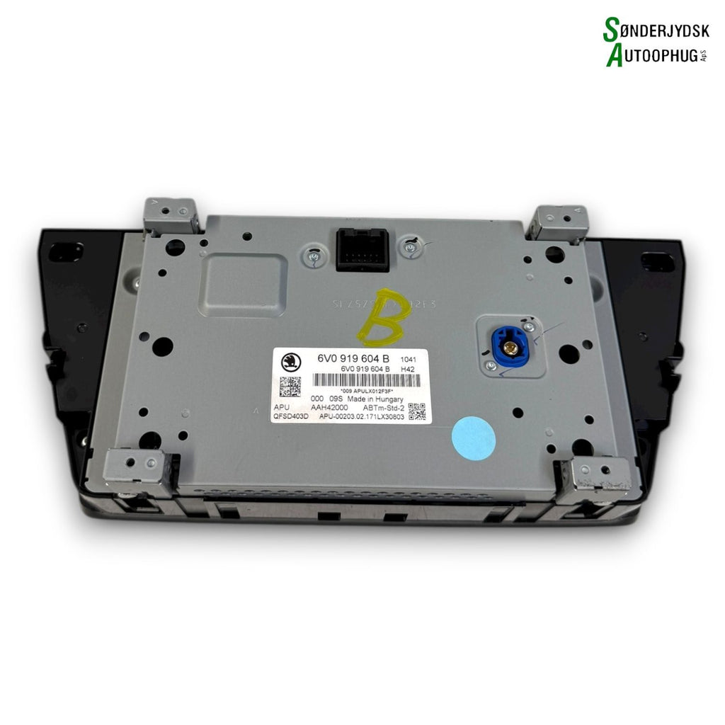 Skoda Fabia Radio, Multi Display Med OEM Nr. 6V0919604B Fra Skoda Ophugger