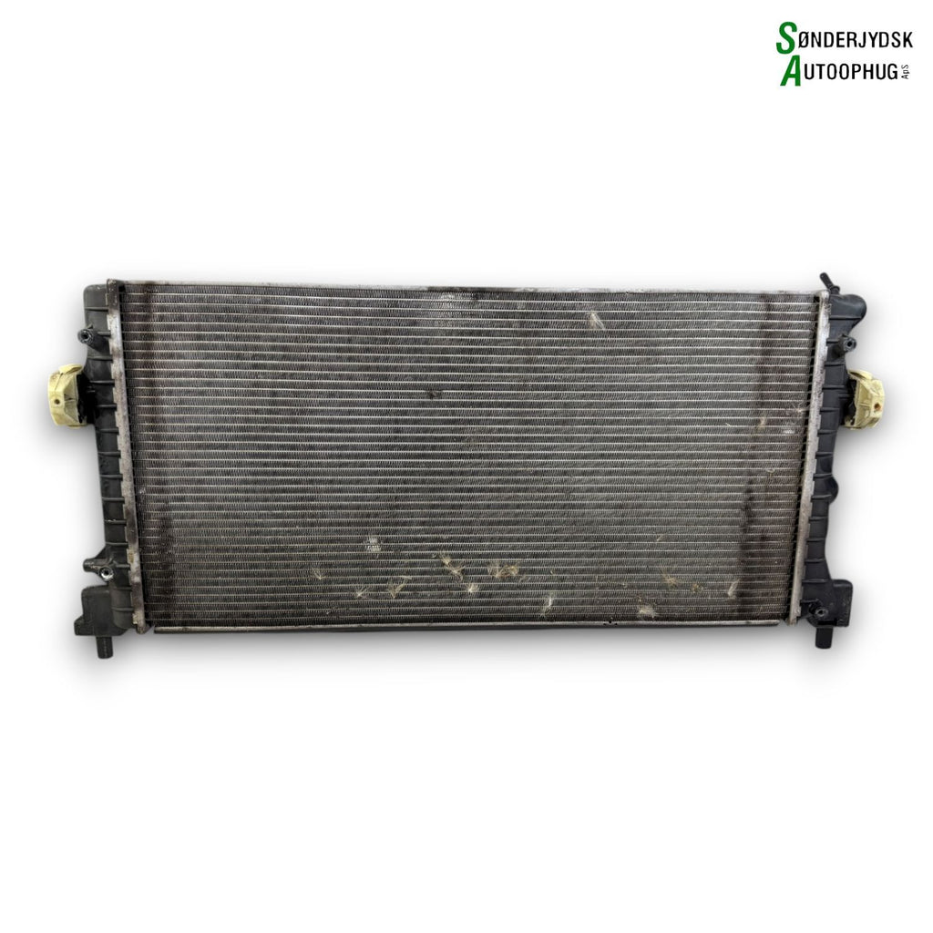 Skoda Fabia Køler Med OEM Nr. 6R0121253L Fra Skoda Ophugger