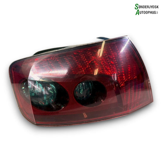 Peugeot Peugeot 407 Baglygte Med OEM Nr. 6350V9 Fra Peugeot Ophugger