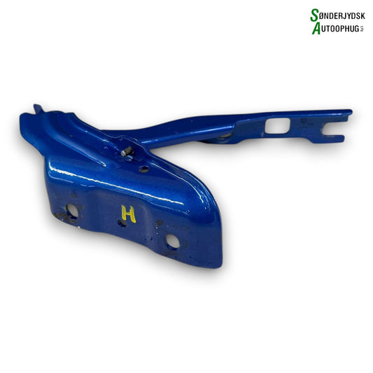 Skoda Fabia Hjelmhængsel Med OEM Nr. 6V0823302 Fra Skoda Ophugger