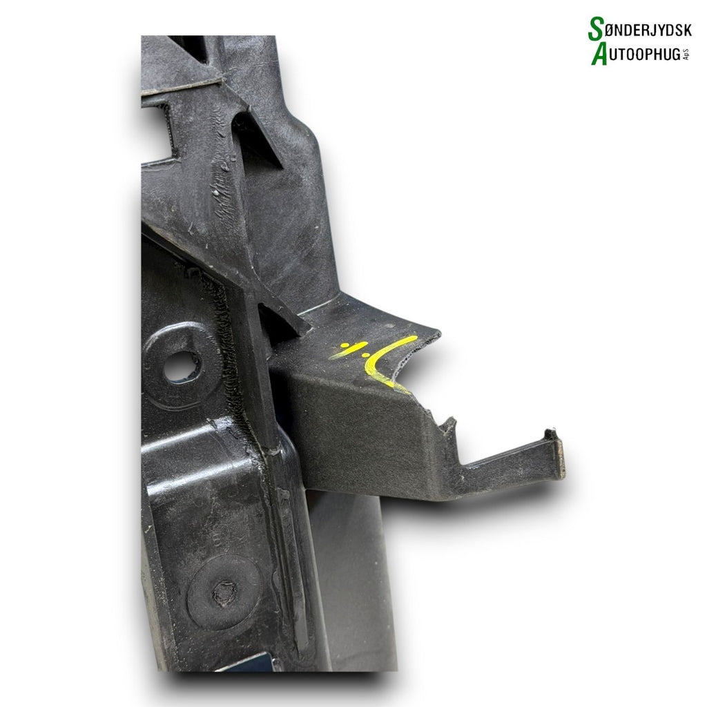 Skoda Fabia Frontkasse Med OEM Nr. 6V0805588F Fra Skoda Ophugger