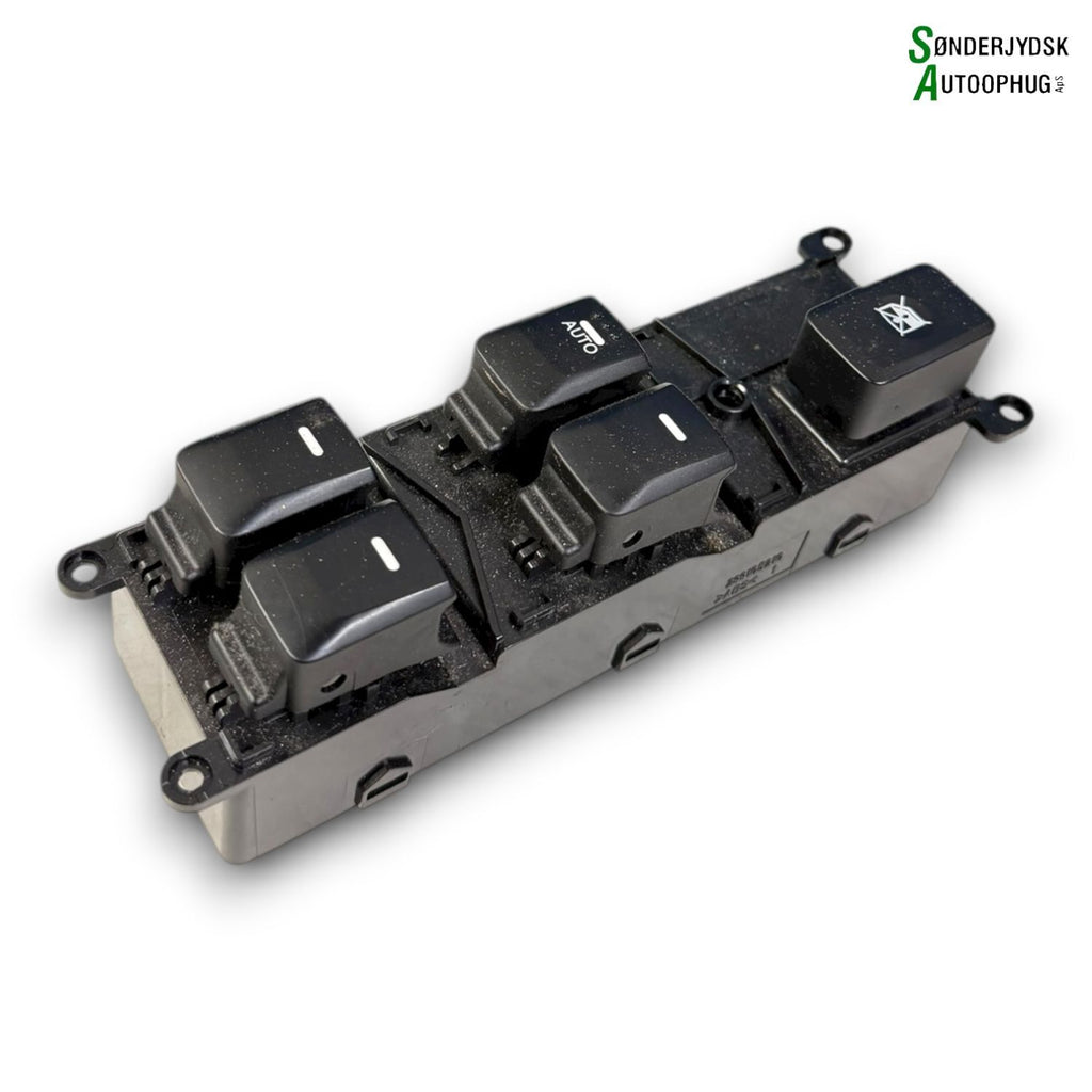 Kia Rio Ub Kontakt Rudehejs Med OEM Nr. 935701W130 Fra Kia Ophugger
