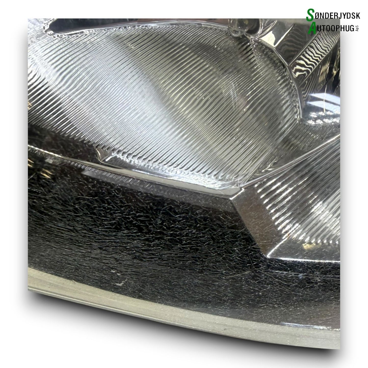 Skoda Rapid Forlygte Med OEM Nr. 5JB941015 Fra Skoda Ophugger