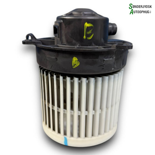 Suzuki Splash Varmeblæser Med OEM Nr. 7415051K10000 Fra Suzuki Ophugger