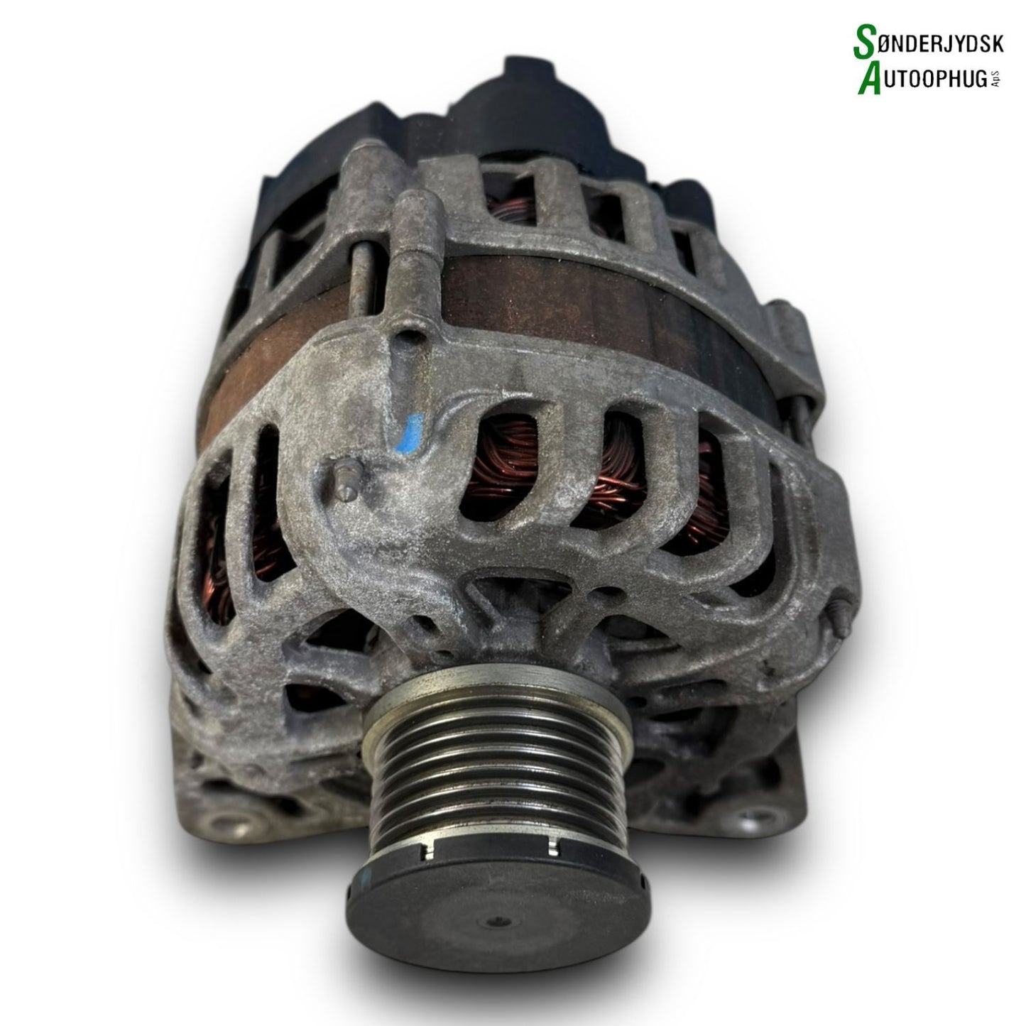 Renault Clio 4 Generator Med OEM Nr. 231007842R Fra Renault Ophugger