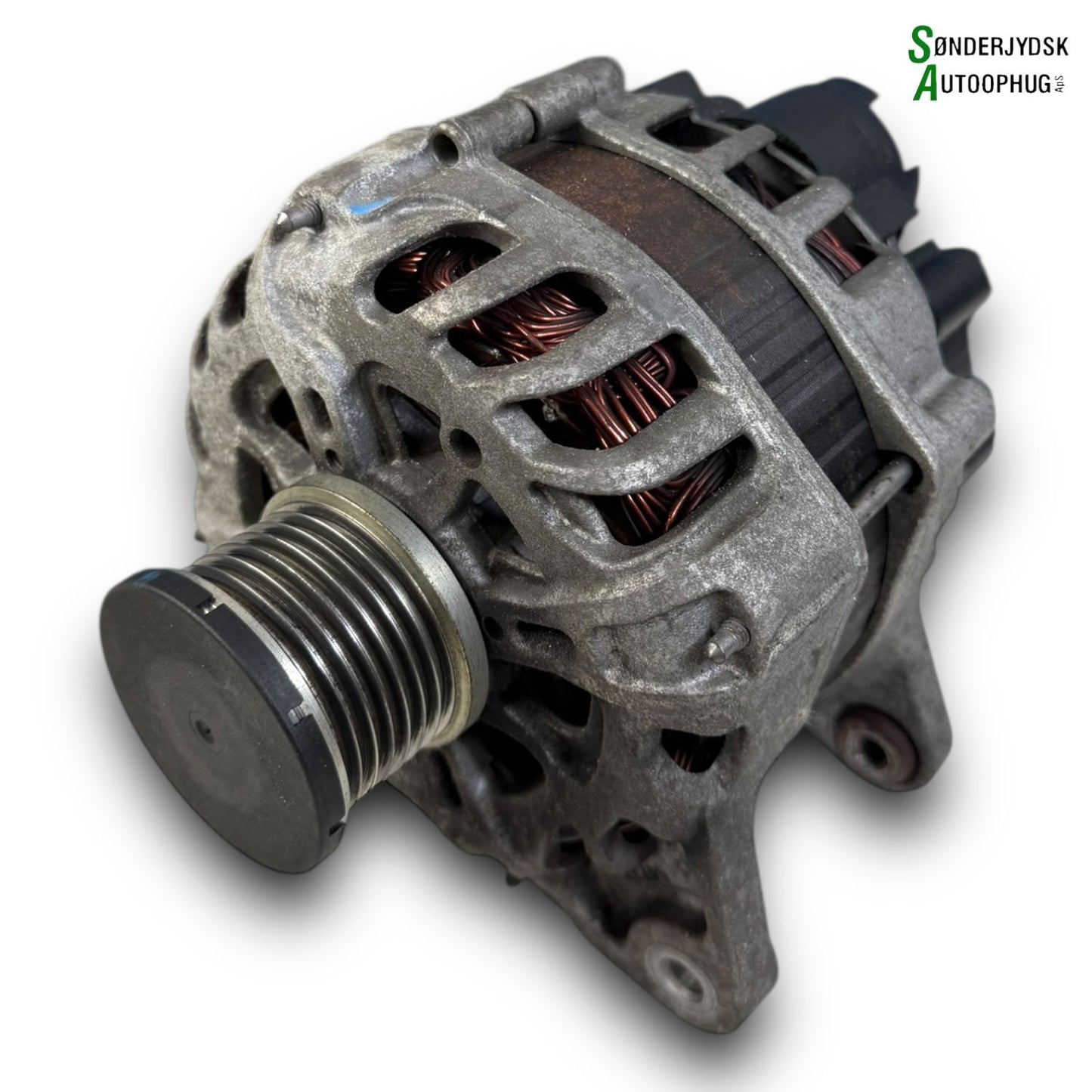 Renault Clio 4 Generator Med OEM Nr. 231006677R Fra Renault Ophugger