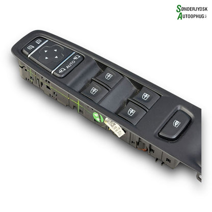 Renault Clio 4 Kontakt Rudehejs Med OEM Nr. 255702886R Fra Renault Ophugger