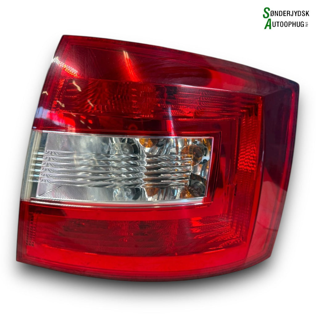 Skoda Rapid Baglygte Med OEM Nr. 5JJ945096 Fra Skoda Ophugger