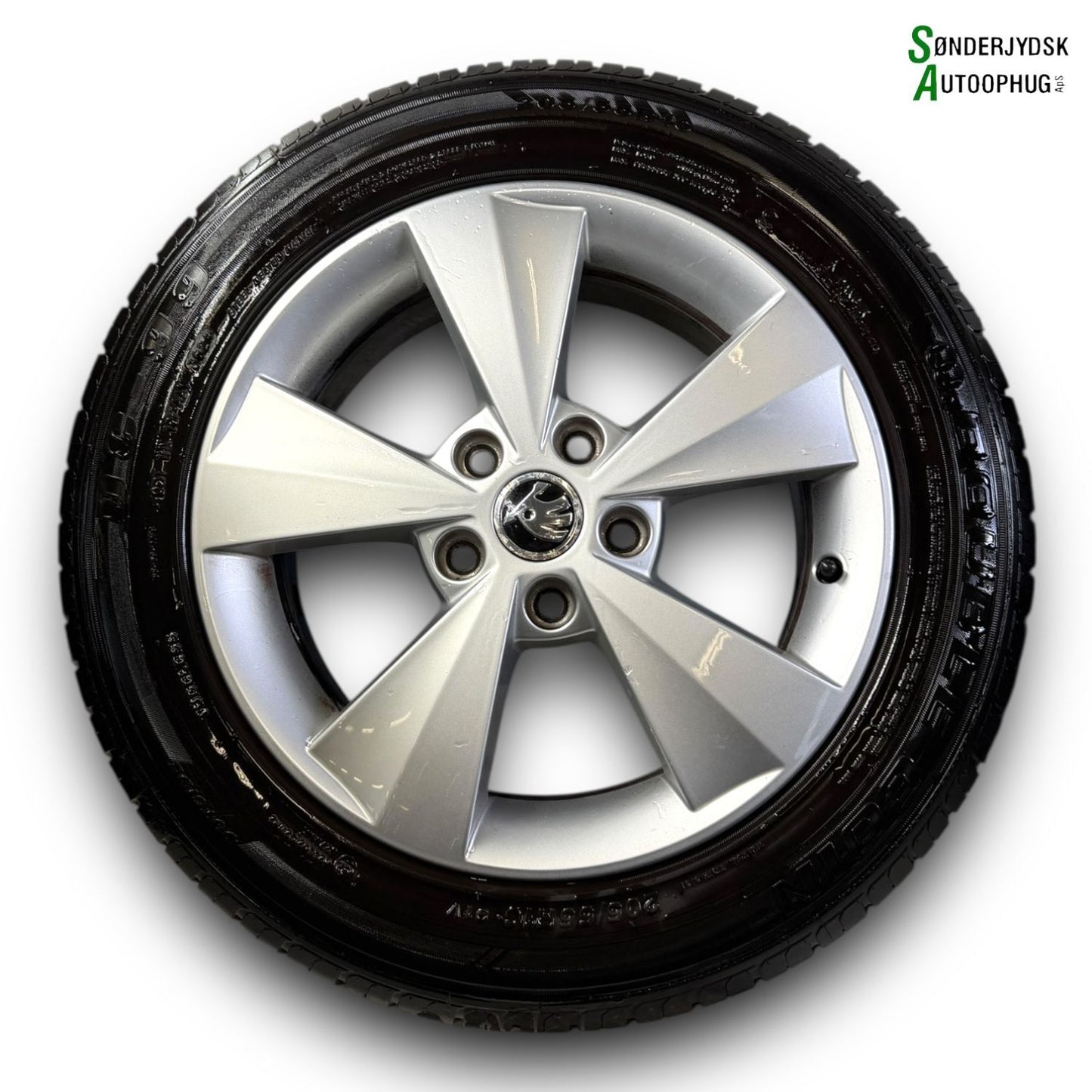 Skoda Octavia Fælge M/Sommerdæk Med OEM Nr. 5E0601025C Fra Skoda Ophugger