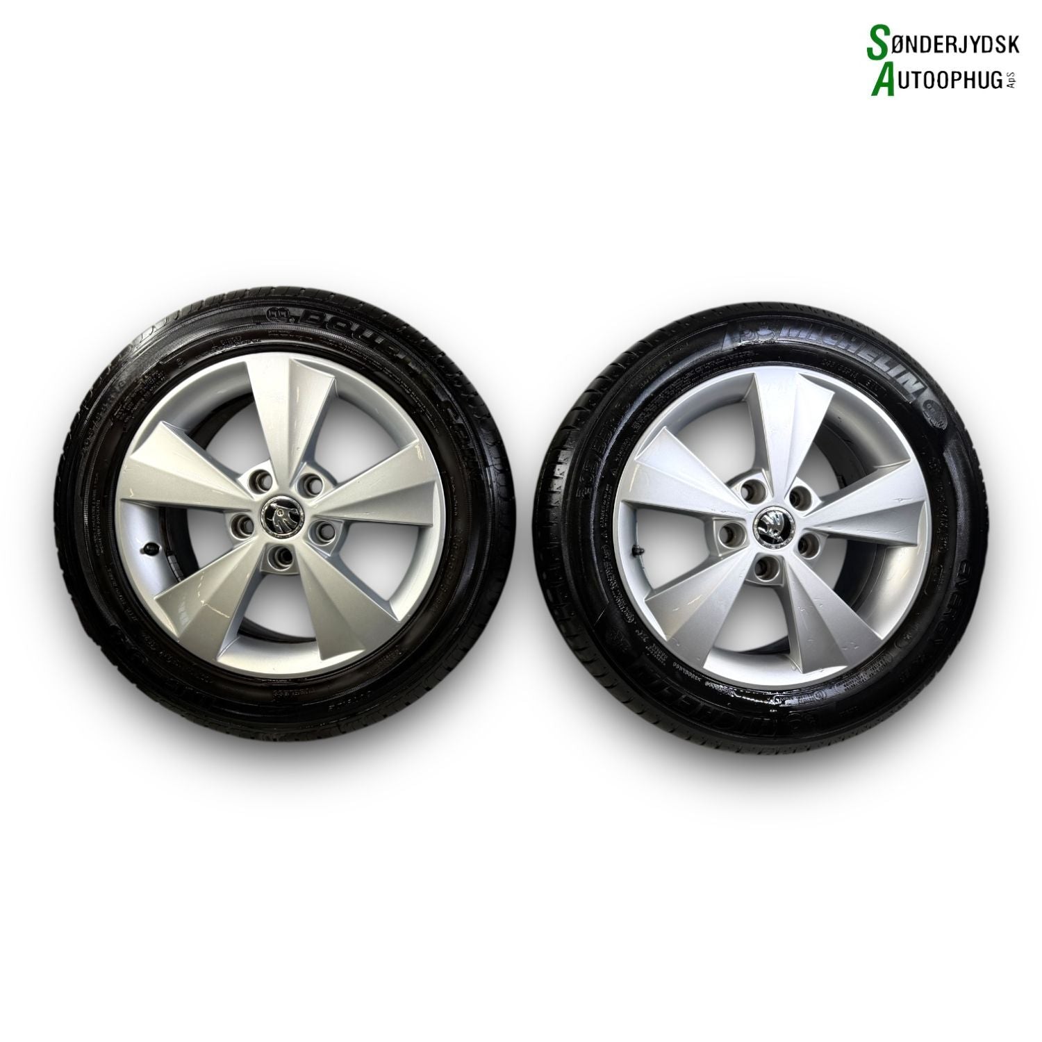 Skoda Octavia Fælge M/Sommerdæk Med OEM Nr. 5E0601025C Fra Skoda Ophugger