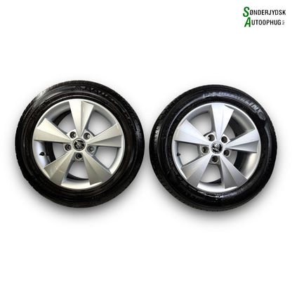 Skoda Octavia Fælge M/Sommerdæk Med OEM Nr. 5E0601025C Fra Skoda Ophugger