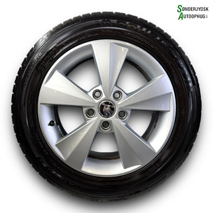 Skoda Octavia Fælge M/Sommerdæk Med OEM Nr. 5E0601025C Fra Skoda Ophugger