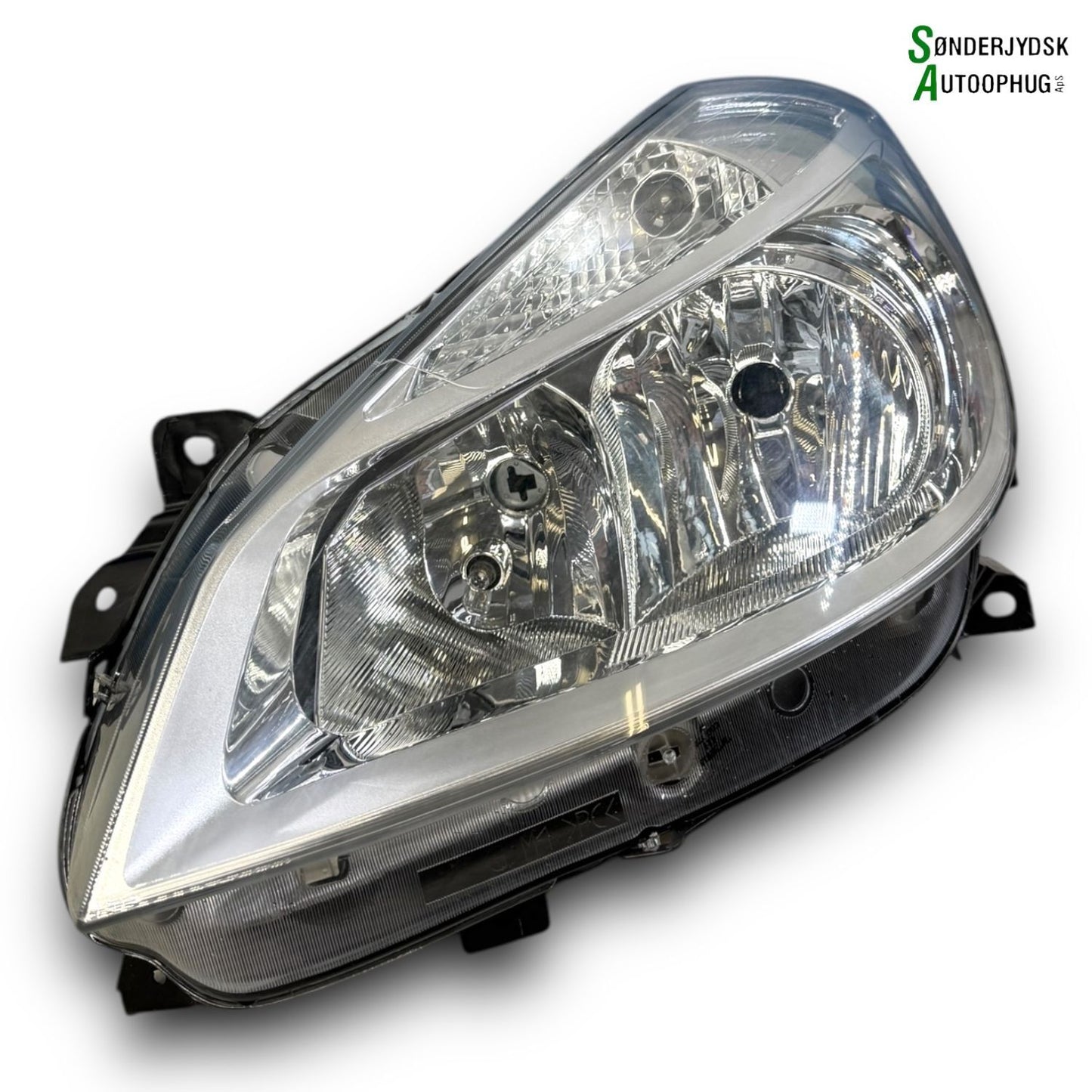 Renault Clio 3 Forlygte Med OEM Nr. 260608145R Fra Renault Ophugger