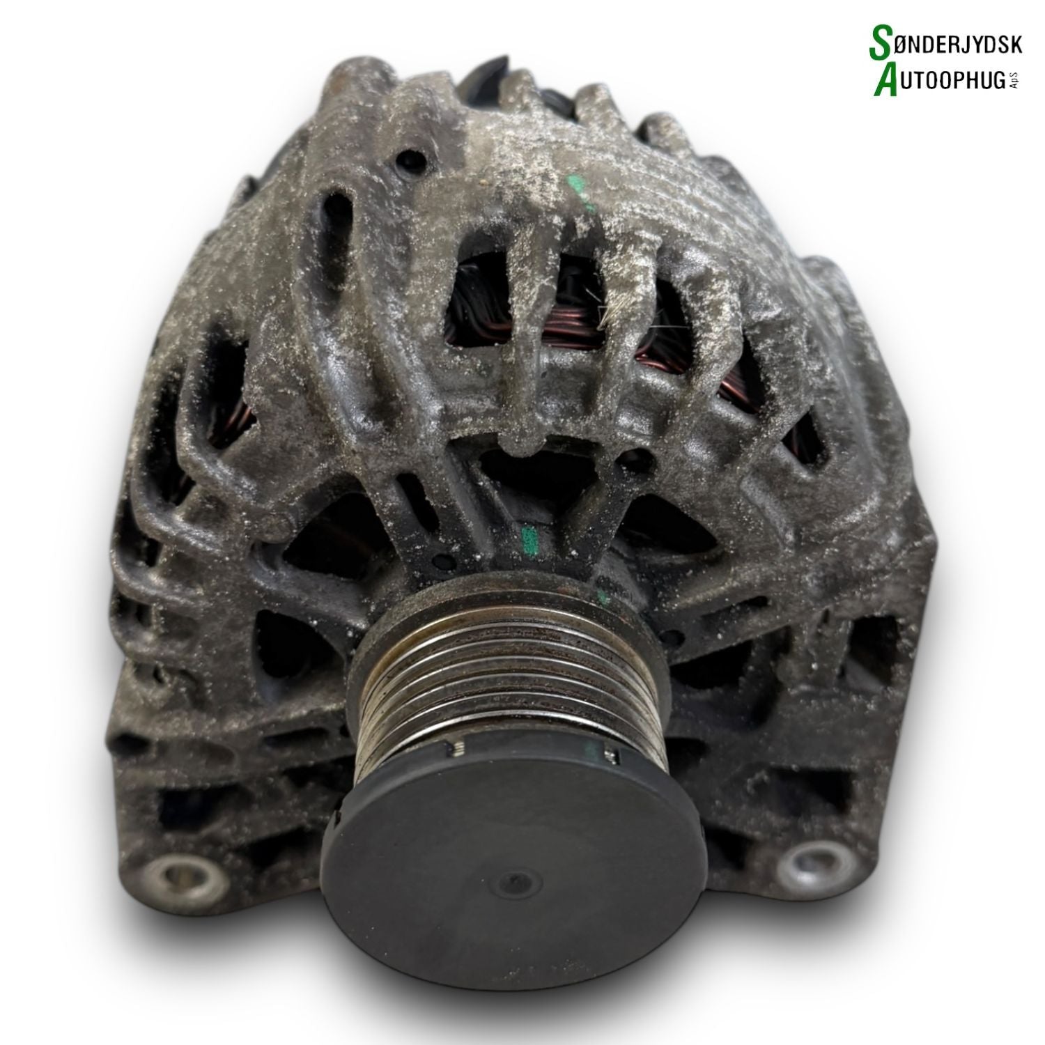 Renault Clio 4 Generator Med OEM Nr. 2113020496 Fra Renault Ophugger