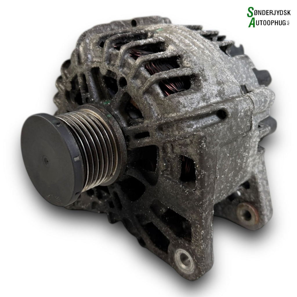 Renault Clio 4 Generator Med OEM Nr. 2113020496 Fra Renault Ophugger
