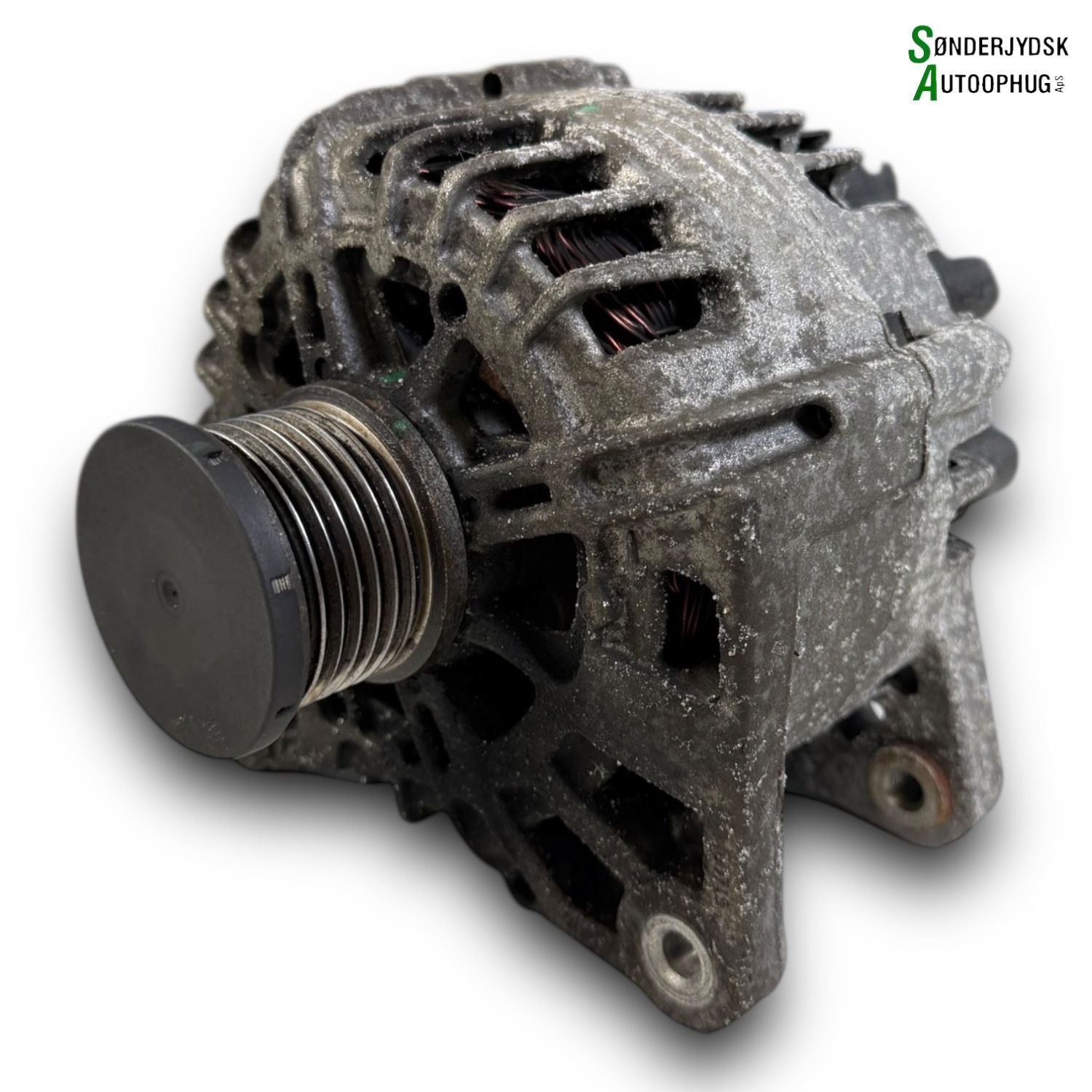 Renault Clio 4 Generator Med OEM Nr. 2113020496 Fra Renault Ophugger