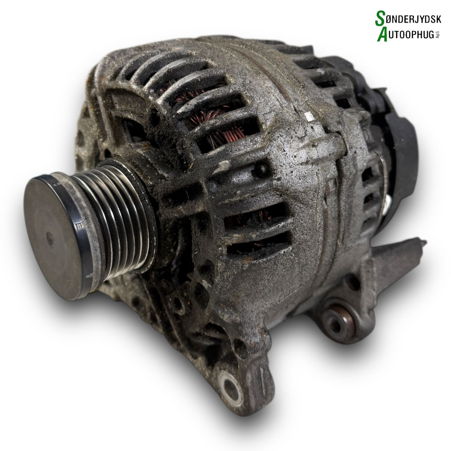 VW Caddy 2K Generator Med OEM Nr. 03F903023D Fra VW Ophugger