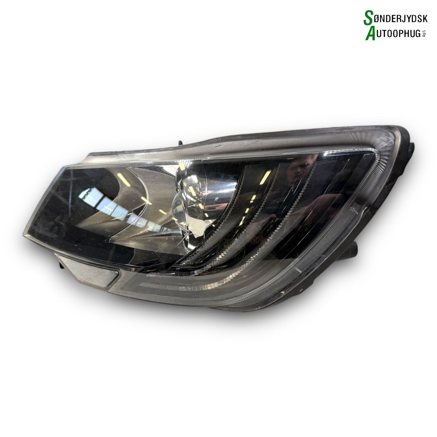 Skoda Superb Forlygte Med OEM Nr. 3T1941015H Fra Skoda Ophugger