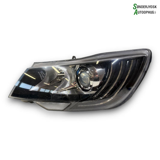 Skoda Superb Forlygte Med OEM Nr. 3T1941015H Fra Skoda Ophugger