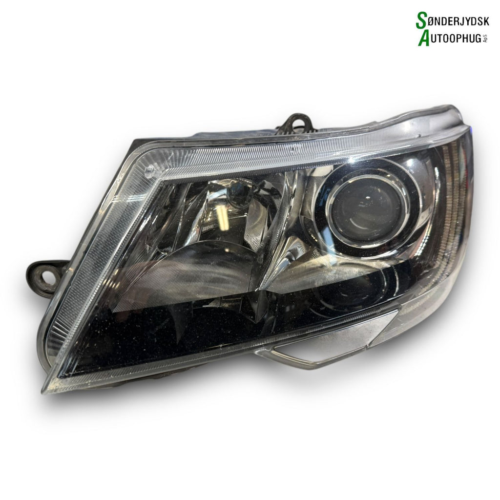Skoda Superb Forlygte Med OEM Nr. 3T1941017H Fra Skoda Ophugger